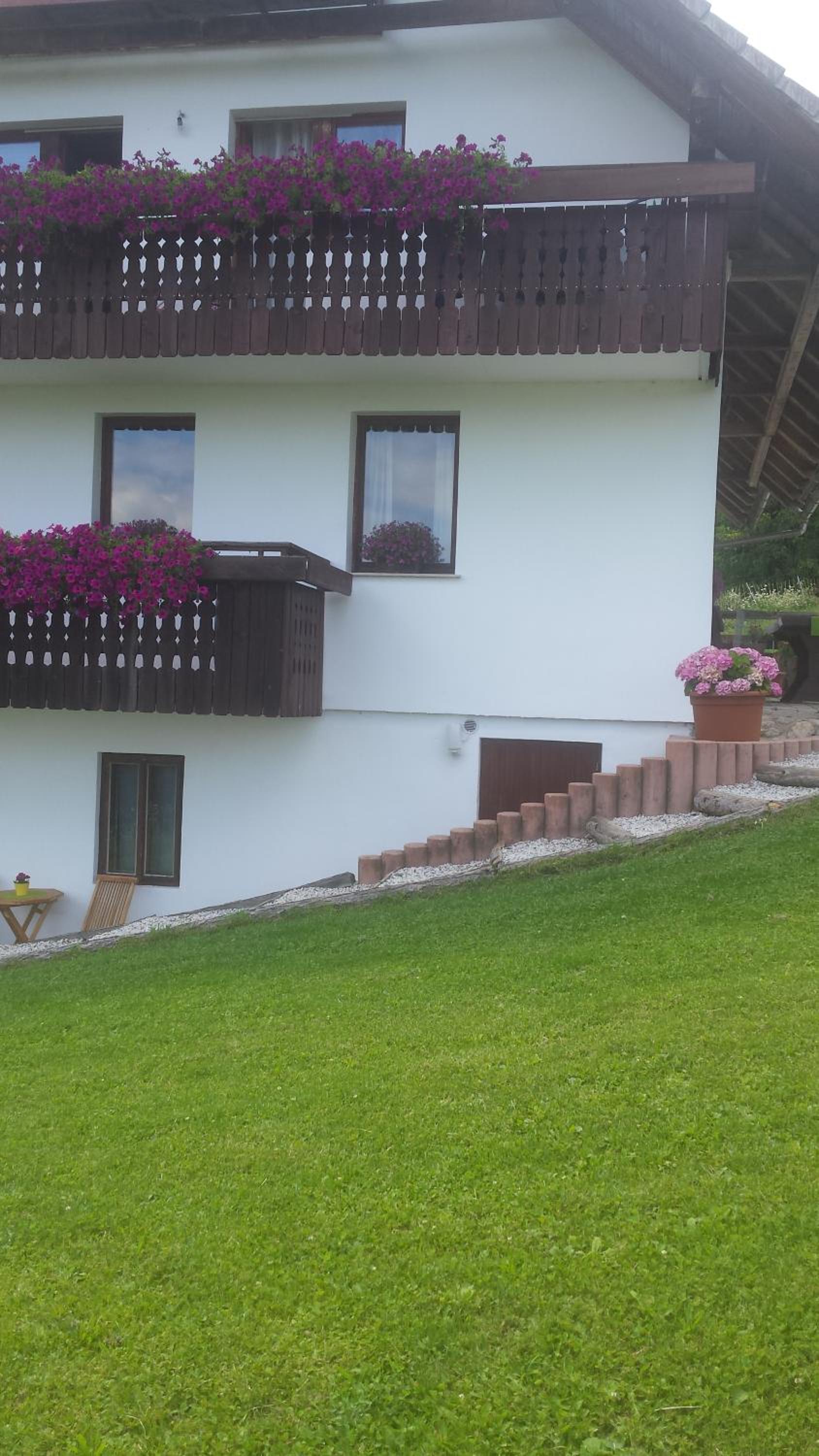 Vaznik Farm House Apartments