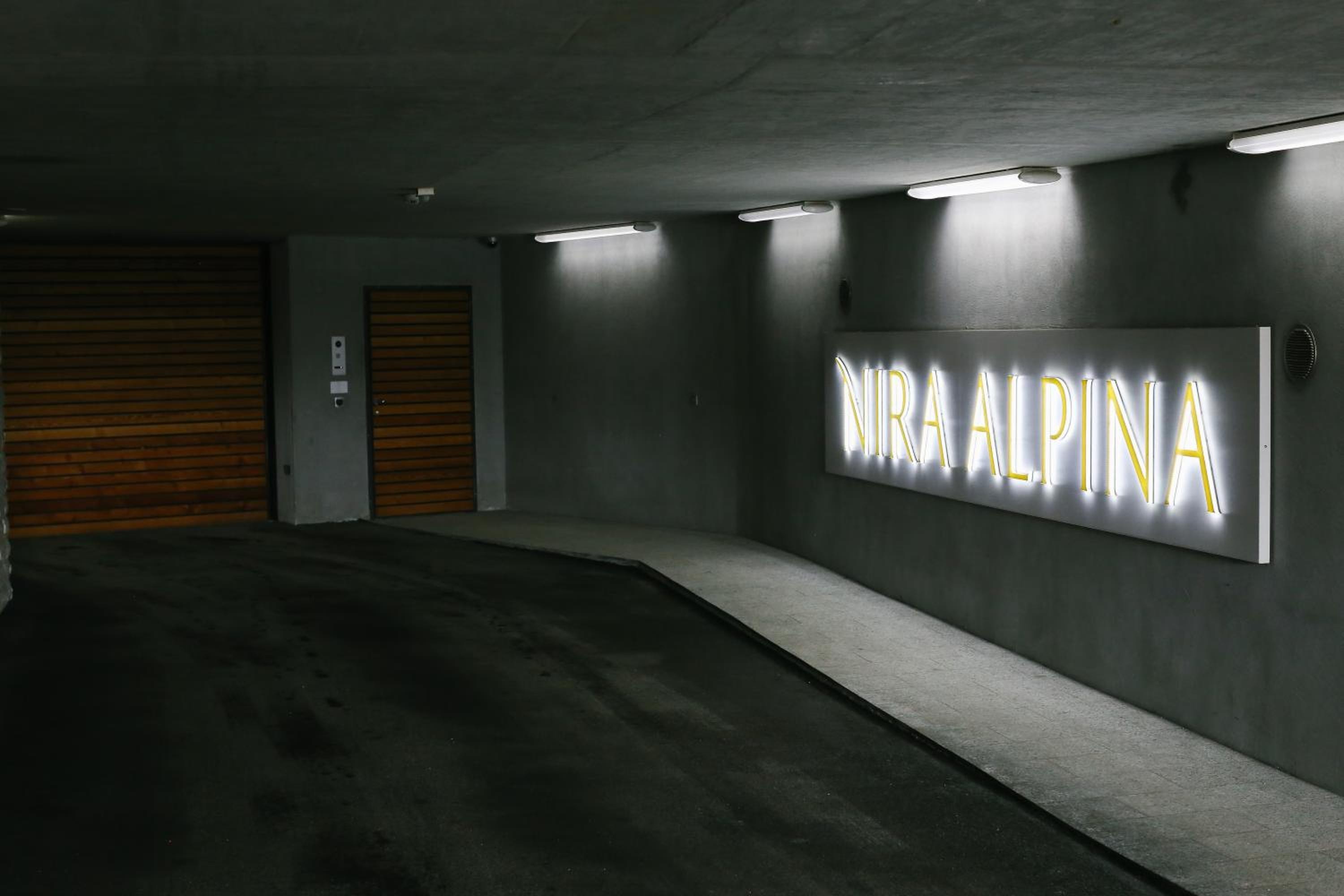 Nira Alpina