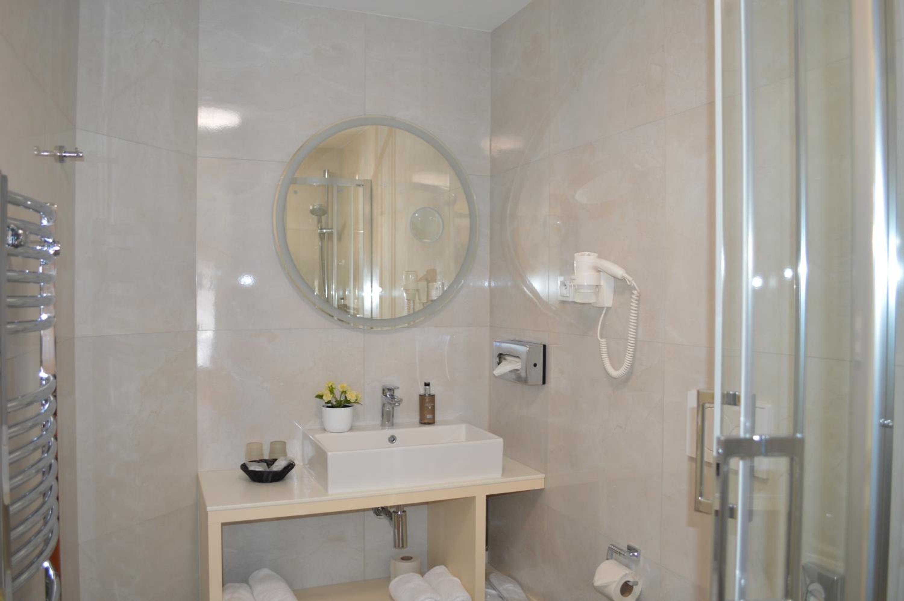 LH Hotel Golden Wheel