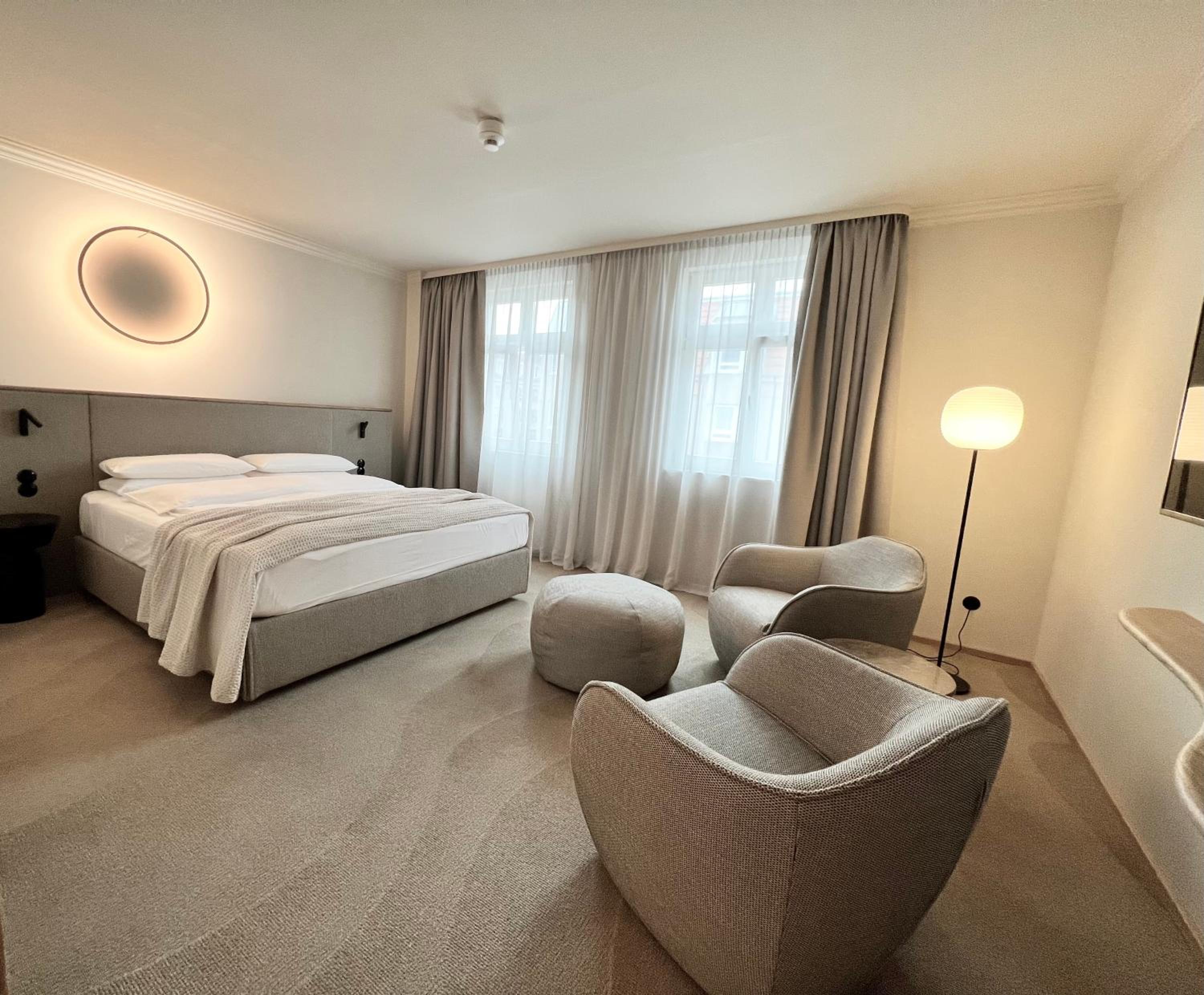 ADELANTE Boutique Hotel