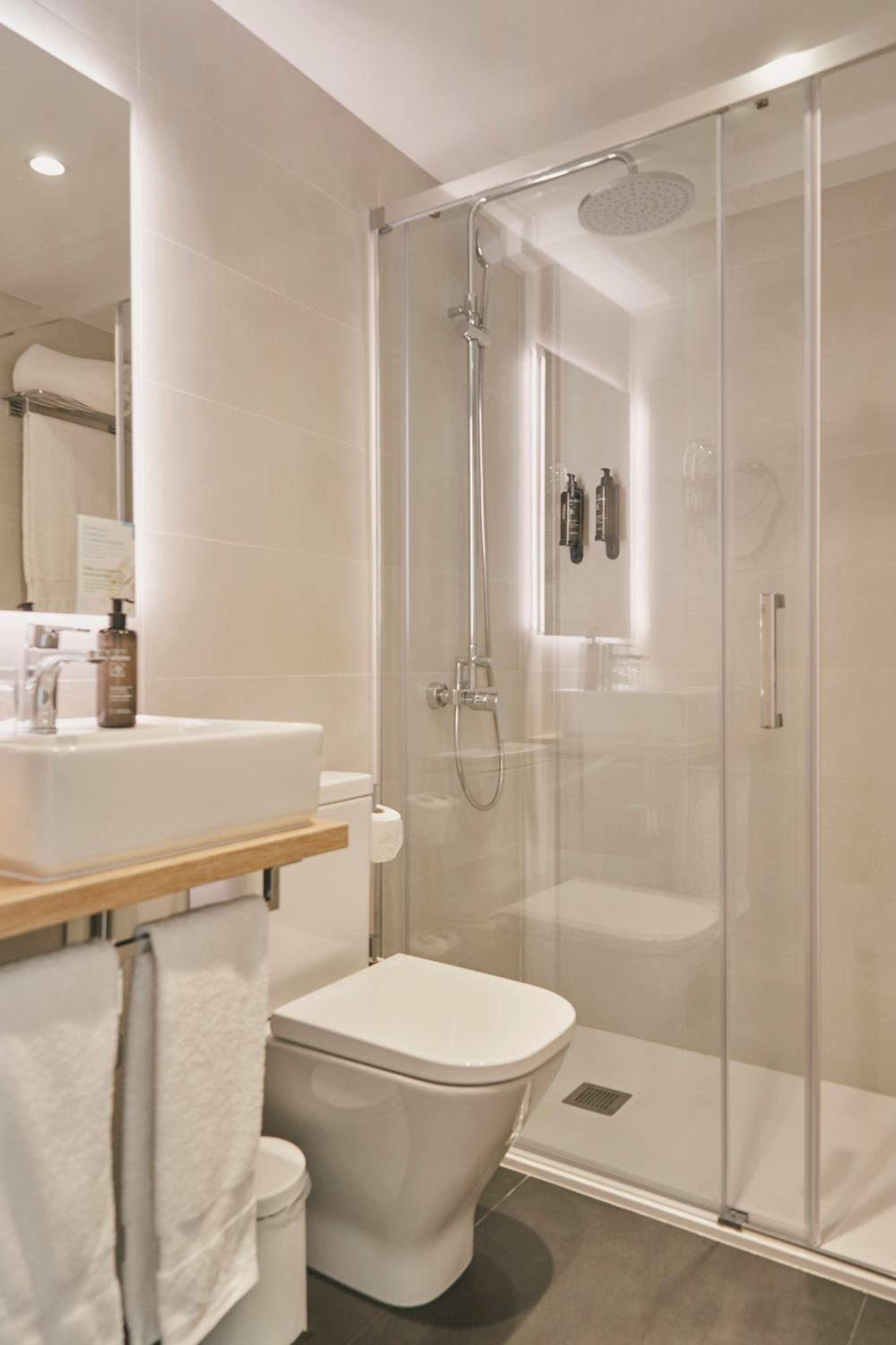 Tres Torres Atiram Hotel