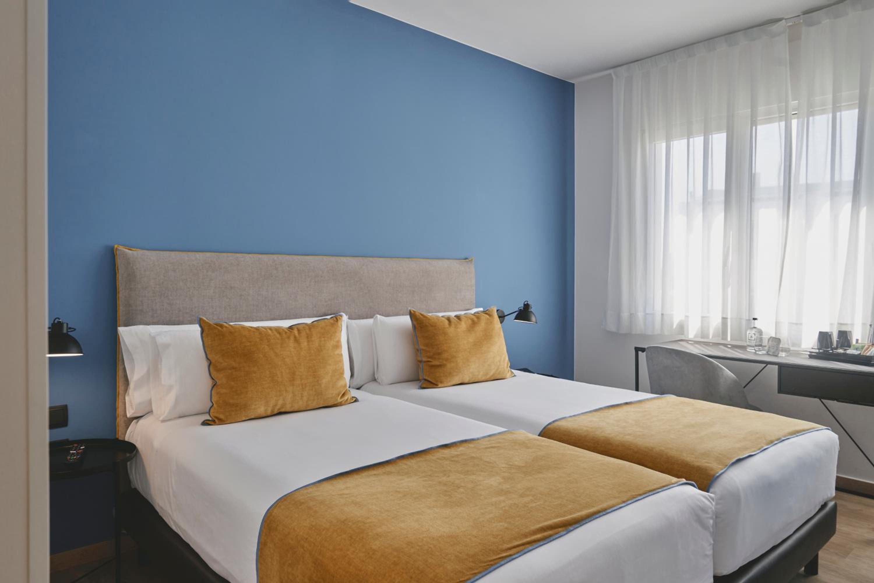 Tres Torres Atiram Hotel