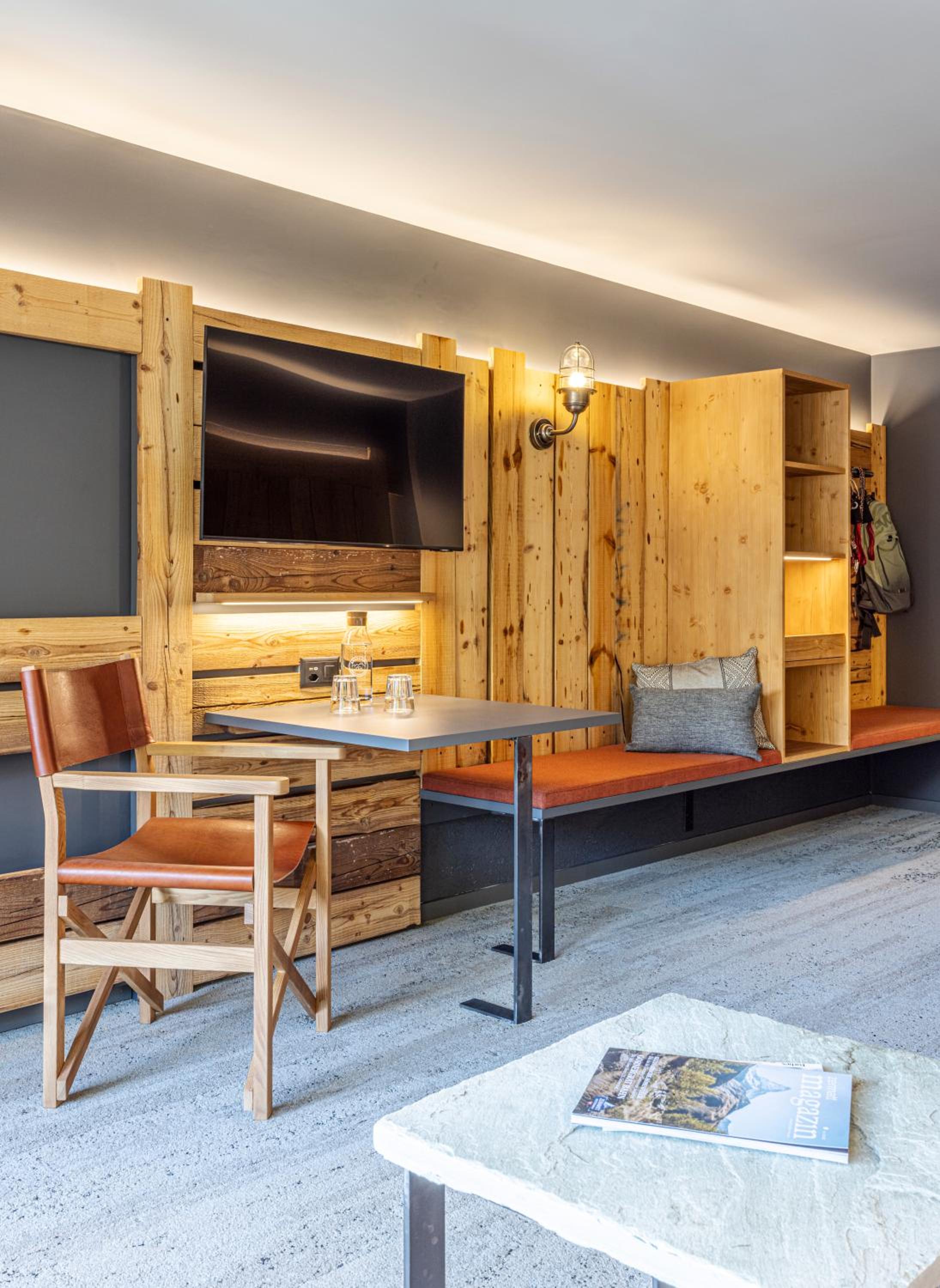 BaseCamp Hotel