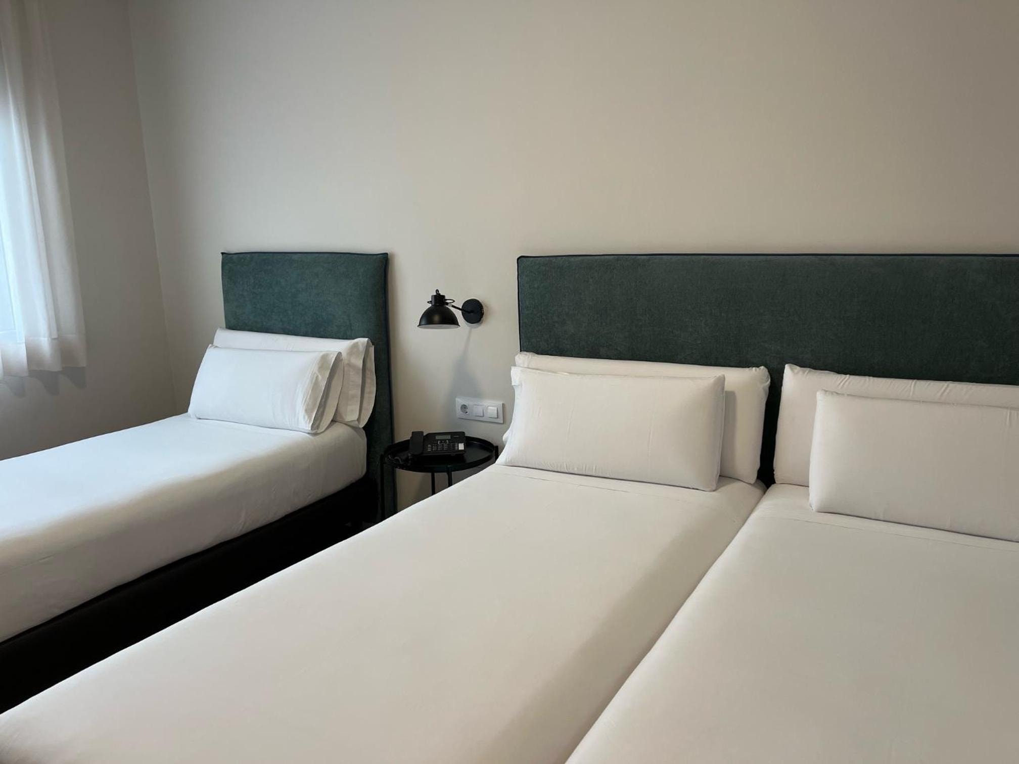 Tres Torres Atiram Hotel