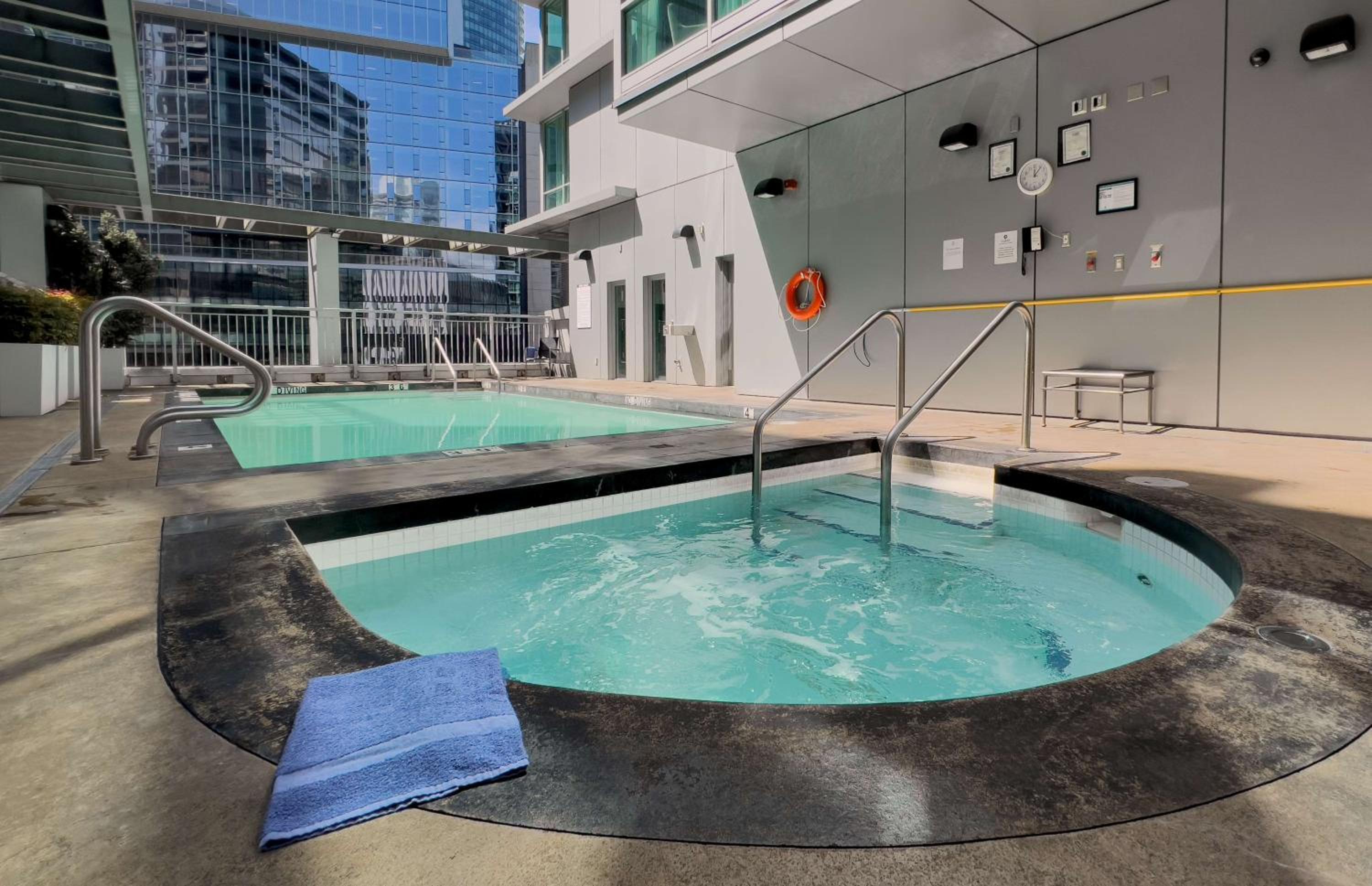 Coast Coal Harbour Vancouver Hotel by APA