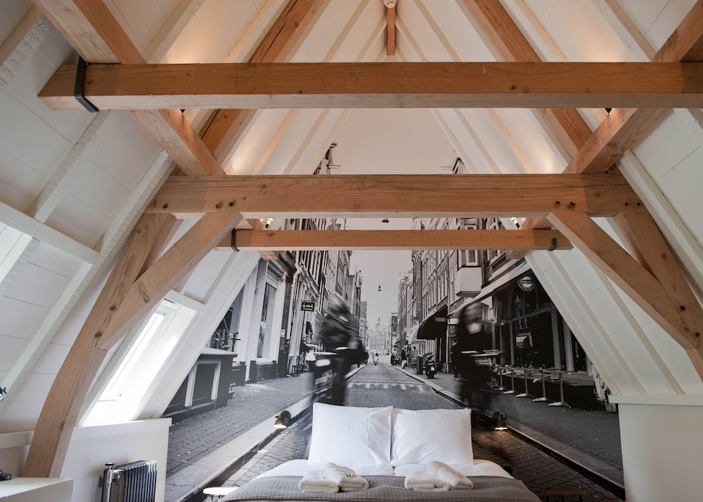 Hotel IX