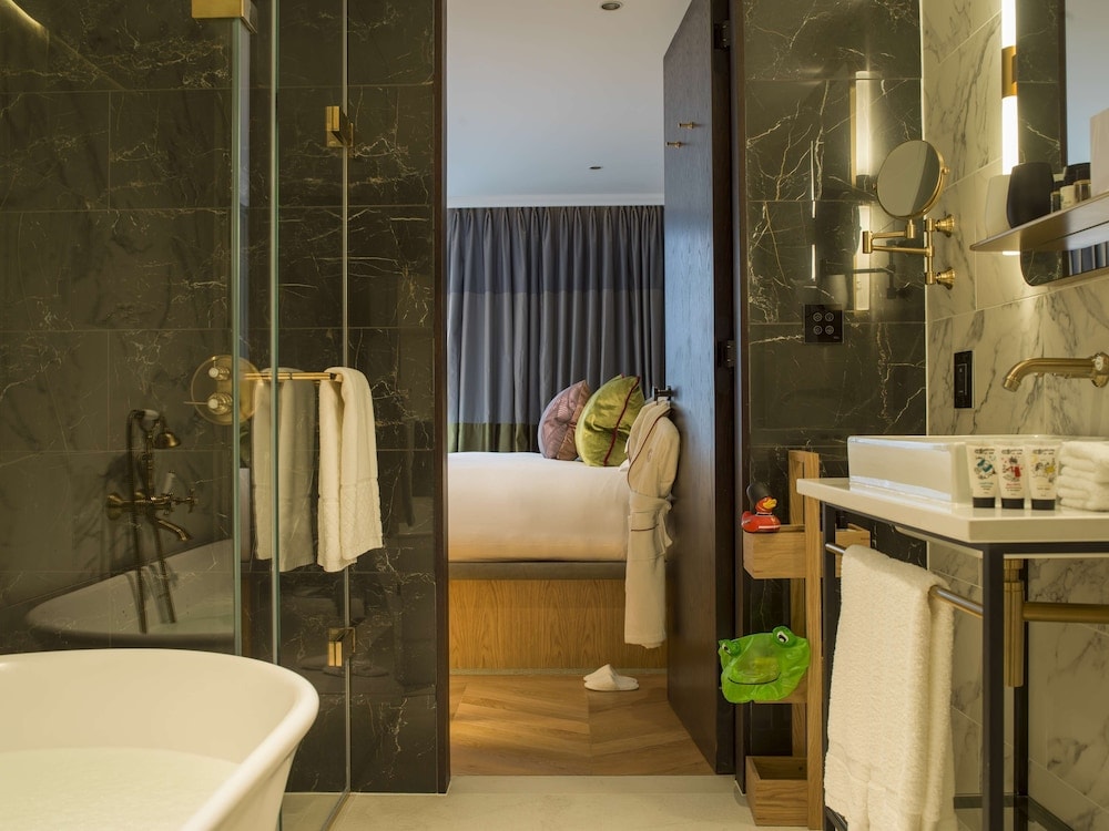 The Guardsman Hotel and Residences