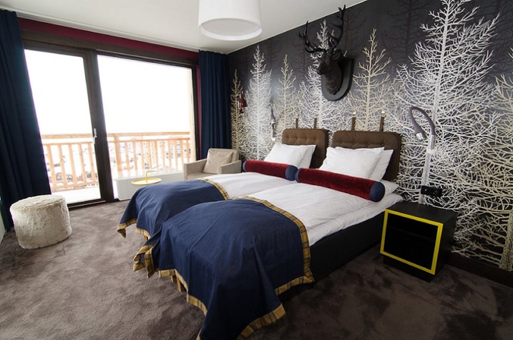 Langley Hotel Tango