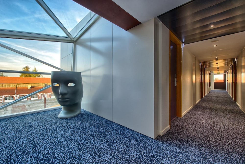 Le NexHotel