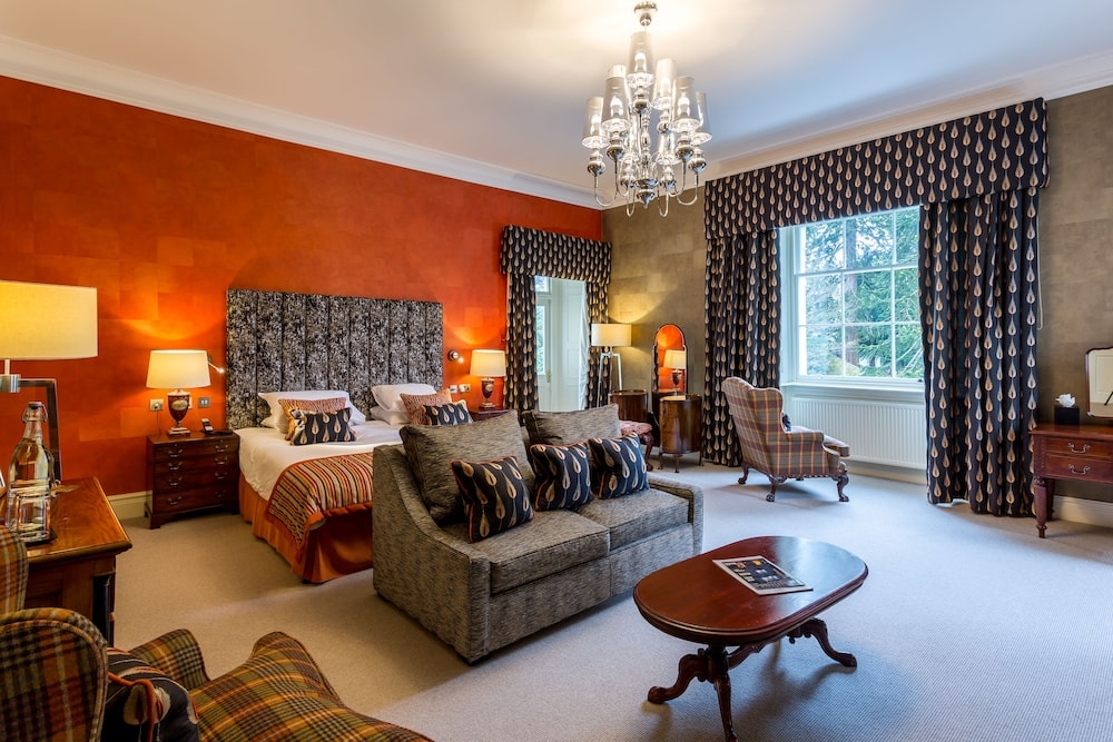Storrs Hall Hotel